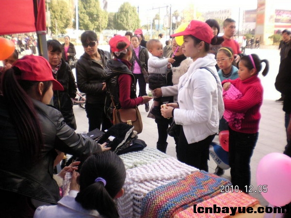 20101205爱在冬天义卖现场90.jpg